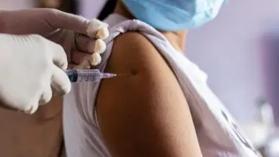 Farmacêutico em vacinação