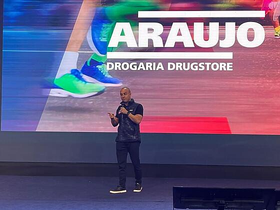 Na apresentacao da Drogaria Araujo Bruno Araujo revelou que 12 do faturamento da rede ja vem da operacao digital