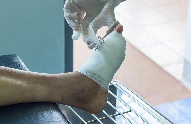 Pé diabético: tudo o que você precisa saber para prevenir complicações