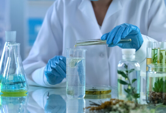 Farmacêutico na aromaterapia