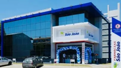 Rede de farmácias inova com mix de produtos incomum
