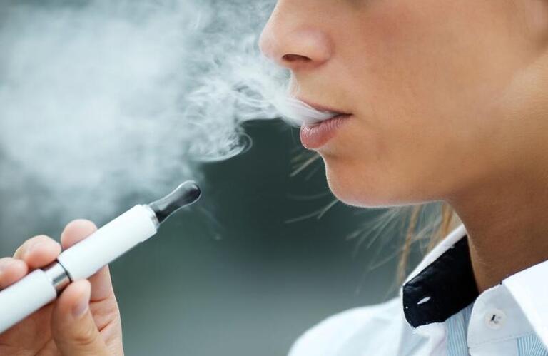 Cigarros eletrônicos e vapes podem levar à epidemia de câncer