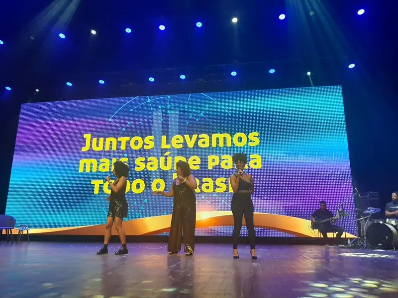 Grande varejo farmacêutico celebra recordes de 2023