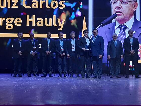 Representado pelo filho Luiz Renato deputado federal Luiz Carlos Hauly foi a Personalidade do Ano pela luta em prol da reforma tributaria