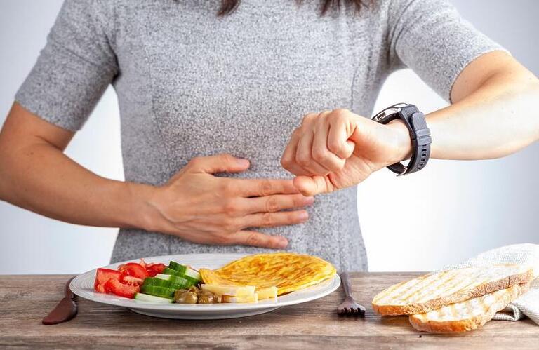 Jejum intermitente: benefícios e contraindicações da dieta