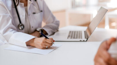 Prescrições ilegíveis são alvo de ação do CFR-RJ