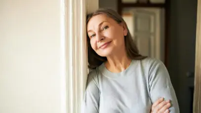 Imagem de mulher na menopausa