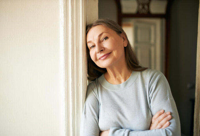 Imagem de mulher na menopausa