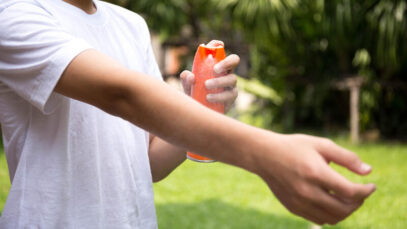 Como usar repelente para prevenir a dengue