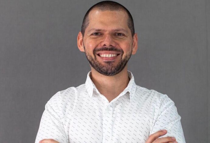 Aché, Cezar Moreira