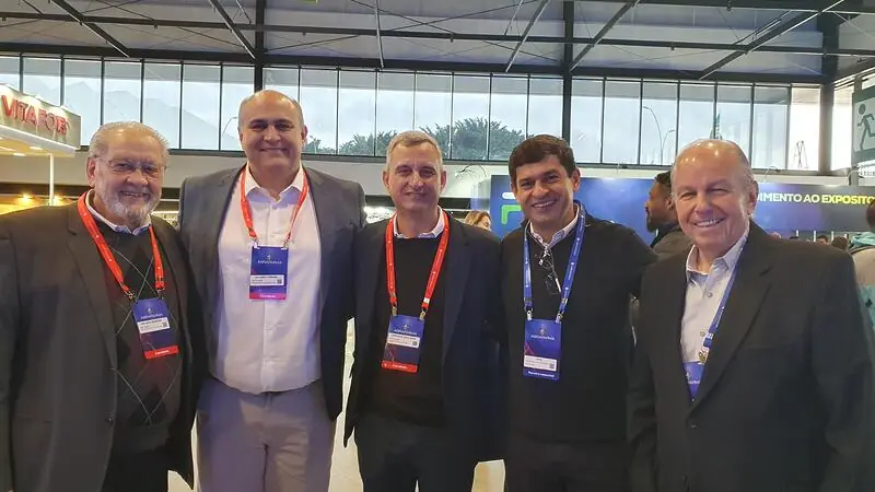 Grandes redes de farmácias rumam para R$ 100 bi de receita