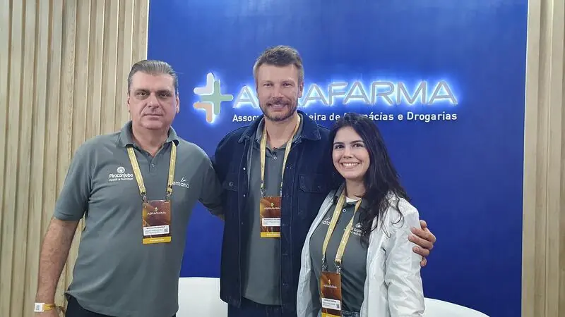 Grandes redes de farmácias rumam para R$ 100 bi de receita
