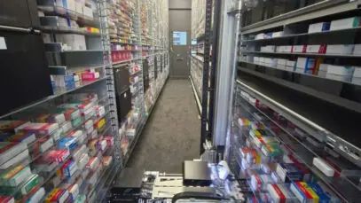 ROBÔ NA FARMÁCIA Robô, dispensação de medicamentos, Drogaria Coutinho, BD Rowa