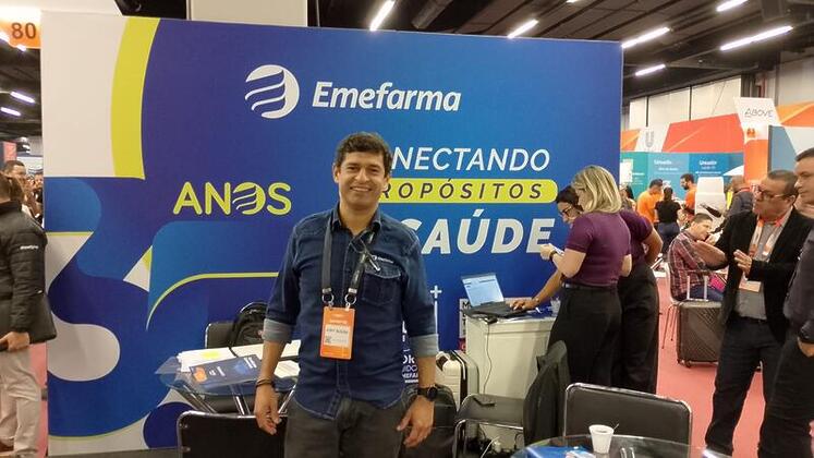 Jonny Souza CEO da Emefarma revendo os amigos e parceiros da Farmarcas