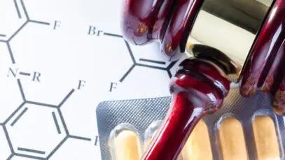 PATENTES DA INDÚSTRIA FARMACÊUTICA Patentes, indústria farmacêutica, medicamentos, genéricos