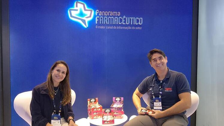 Danielle e Alexandre Cunha da AMC em visita ao estudio do Panorama Farmaceutico 1