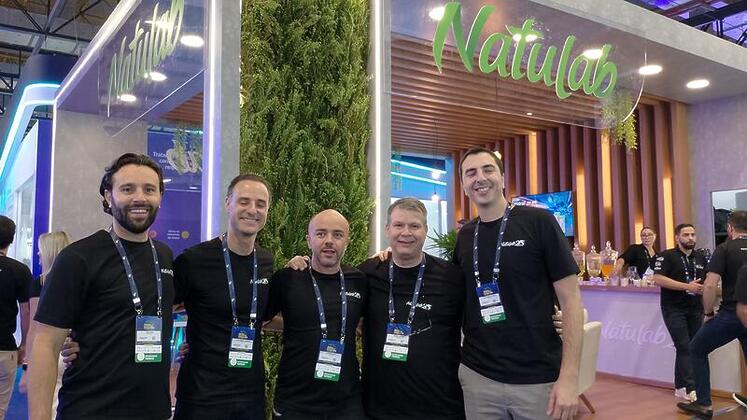 Equipe Natulab comemora lancamento do isotonico efervescente Hidralyte Edu Lima Guilherme Maradei Ronnie Mota Andre Lame e Alexandre Yazbek 1