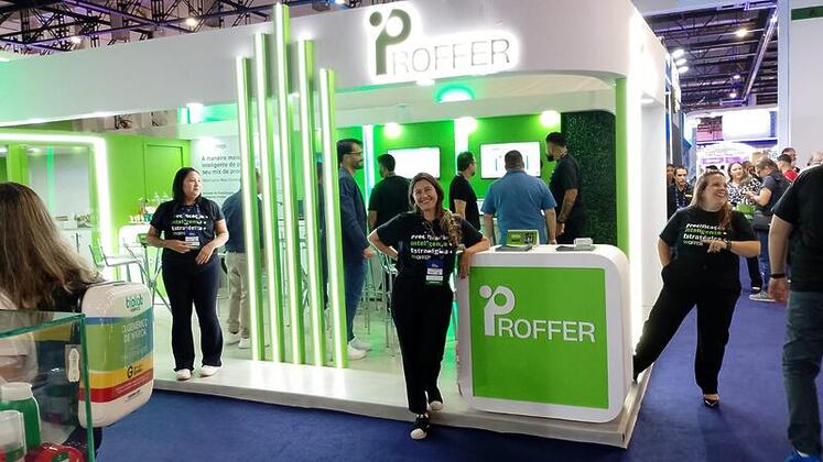 Marcela Lacerda da Proffer apresenta o modulo de promocoes para o mercado 1