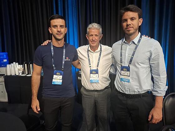 Messias Macedo ao lado dos filhos e diretores Augusto e Joao Paulo. familia que lidera a Distrimed unida em busca de novas oportunidades 1