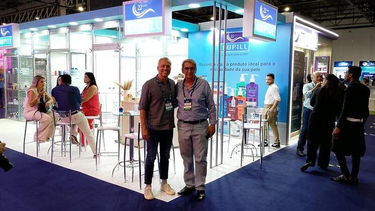 Nupill Raul Quadros e Nivaldo Dias apresentam seu portfolio na feira 1