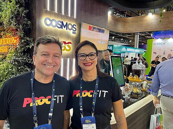 Os diretores Marcelo Guidugli e Thayane Abreu da Procfit recepcioando usuarios do Cosmos 3
