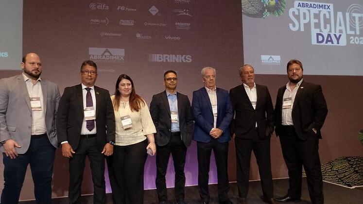Paulo Maia recepciona os palestrantes do ABRADIMEX Specialty Day 1
