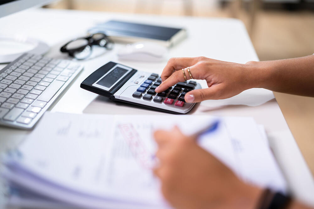 Aprenda a analisar os custos dos concorrentes 1 CUSTOS DOS CONCORRENTESConcorrência, Concorrentes