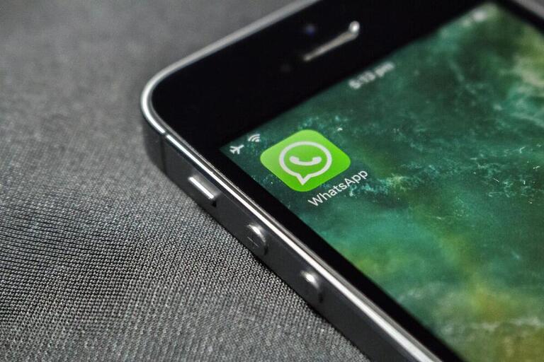 Farmácias lideram vendas por WhatsApp no Brasil