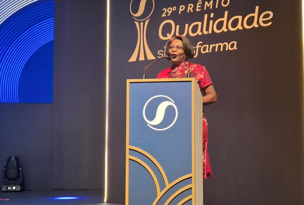 Marilice de Souza foi a homenageada da noite por sua contribuição para avanços regulatórios e como presidente da Unifar por 3 mandatos