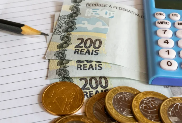 Faltando seis meses para entrada em vigor, as empresas precisam adequar seus processos internos a fim de minimizar os impactos na operação Farmácias devem se preparar para a reforma tributária