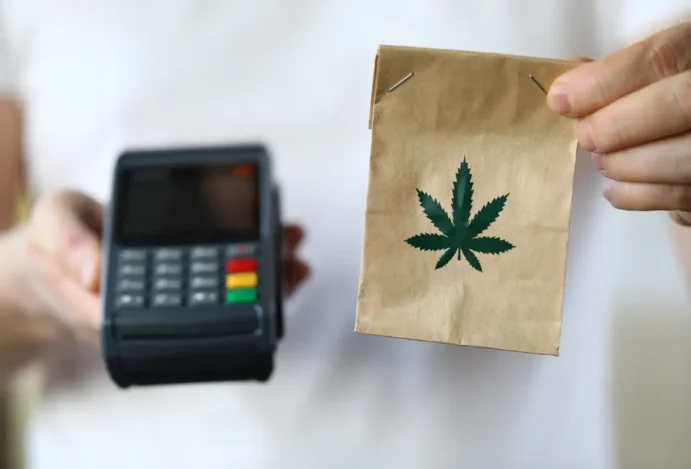 Revisão da RDC 327 prevê expansão acelerada em áreas
como odontologia, dermatologia e farmácias de manipulação
Mercado de cannabis pode atingir R$ 14,4 bilhões no Brasil