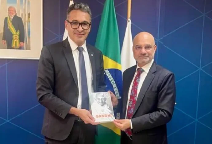 Anvisa recebe embaixador da Índia para discutir cooperação no setor farmacêutico