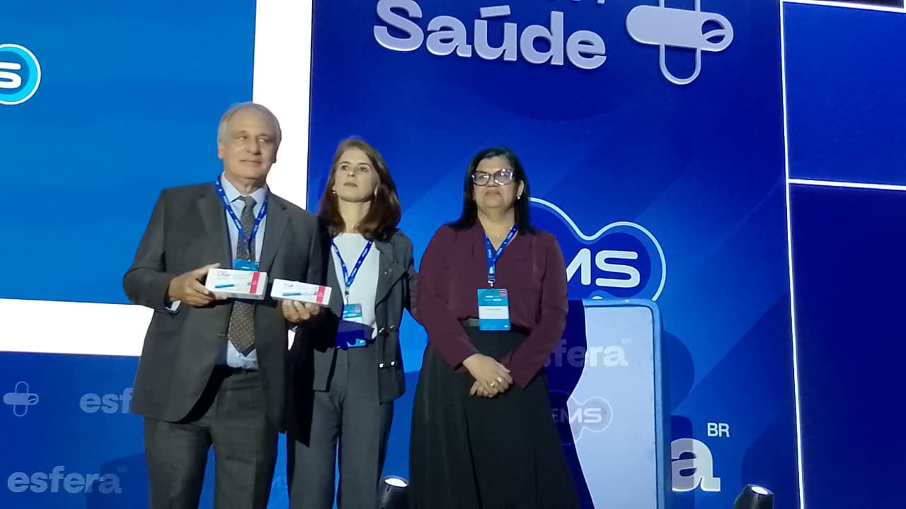 Assinatura de transferência de tecnologia entre a EMS e a Fiocruz Farmanguinhos para a produção de dois peptídeos para doenças de alta relevância no SUS