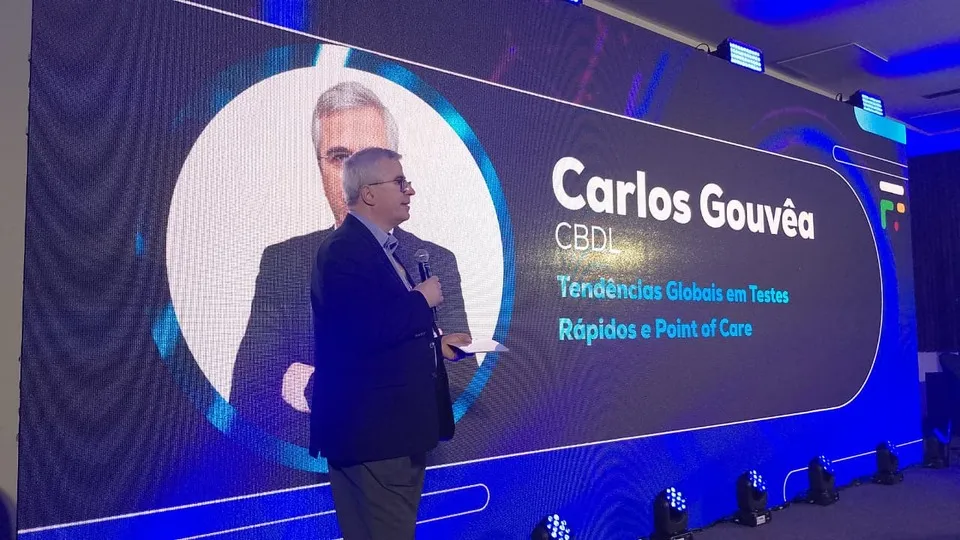 Carlos Gouvêa (CBDL) abre a sessão paralela sobre novas oportunidades de serviços farmacêuticos