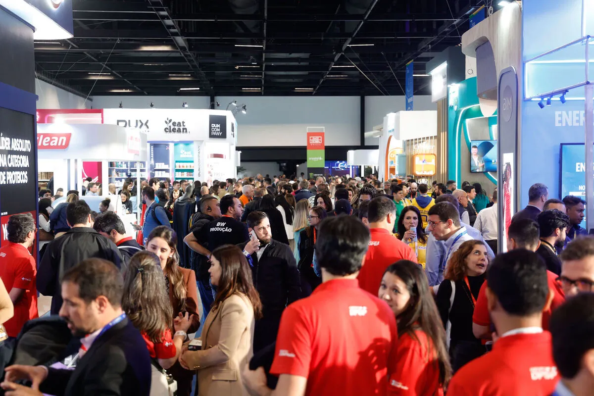 Com número ampliado de expositores, corredores do Distrito Anhembi ficaram ainda mais lotados
