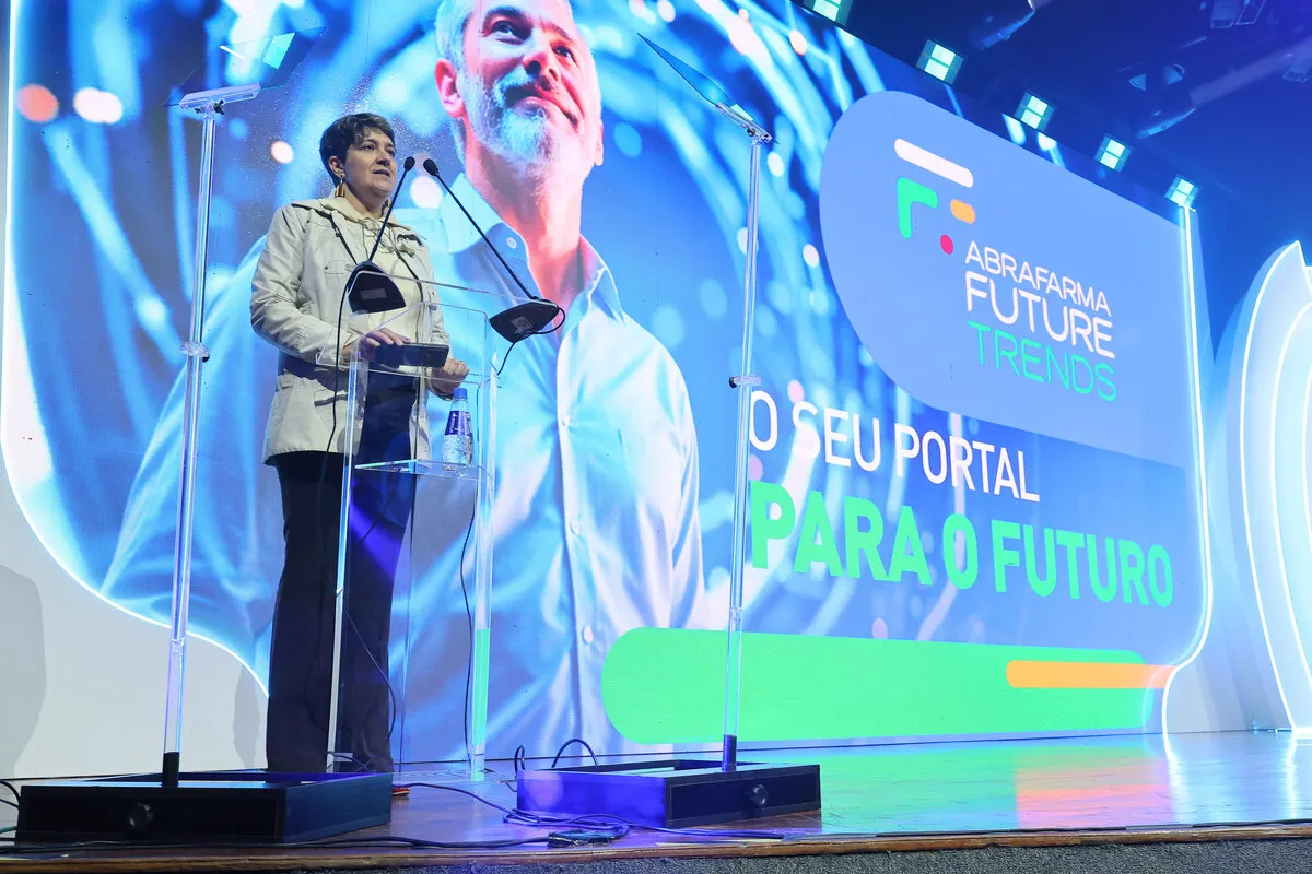 Fernanda De Negri, secretária de Ciencia Tecnologia e Inovação do Ministério da Saúde – rede pública conectada com o grande varejo farma