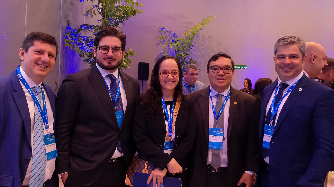 Fernando Marcusi (Alanac), Frederico Fernandes (Anvisa), Adriana Marwell (Grupo FarmaBrasil), Henrique Tada(Alanac) e Frederico Fernandes ( Anvisa)