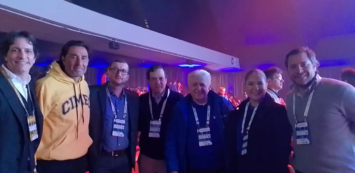 João Adibe, Alberto Serrentino (da Varese Retail), Ivan Teixeiraq (Permanente), Marcelo de Zagottis (RD Saúde), Deusmar Queirós e Patriciana Rodrigues (Pague Menos) e Renato Raduan (RD Saúde)