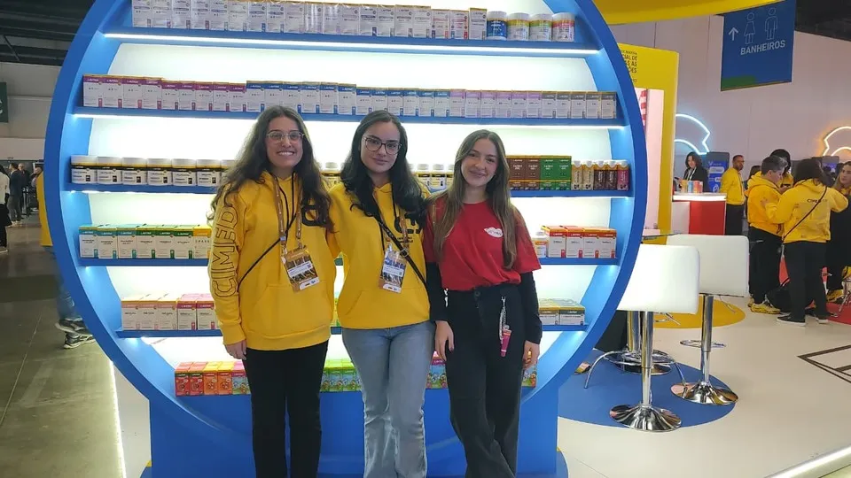 Maria Vitória Braune, Kamila Knebel e Bruna Freire. Equipe da Cimed reforçando suas marcas Carmed, Lavitan e João e Maria