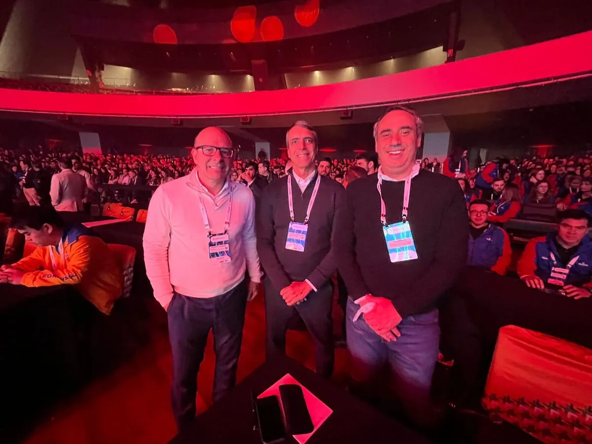 Roberto Coimbra (Panvel), Milton Marcondes (Drogão Super) e Eduardo Yazigi (Drogacenter) – representantes da liderança setorial