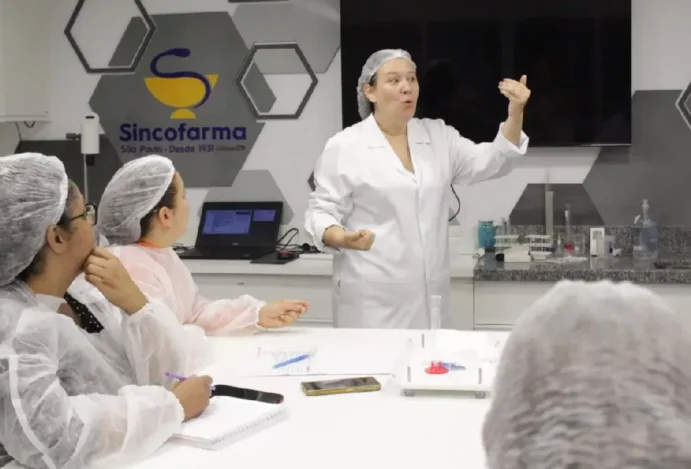 Sincofarma SP tem Laboratório Escola para treinar os colaboradores de farmácia de manipulação