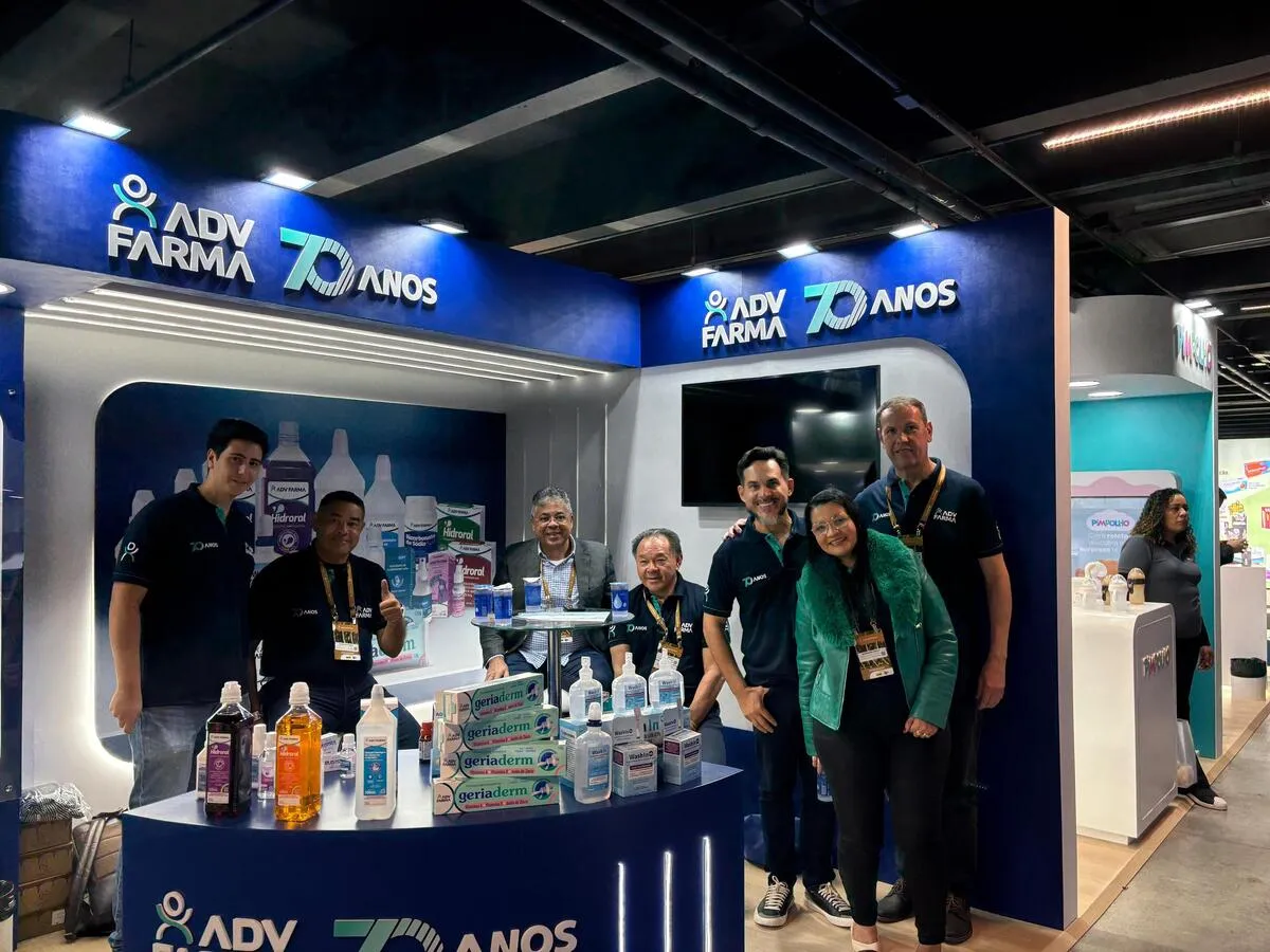 Thiago Vivo (administrativo), Agnelo Faria, Ivan Gomes, Lineu Hirata, Alexandre Barros (representantes) e Bárbara Celly (coordenadora de trade marketing)