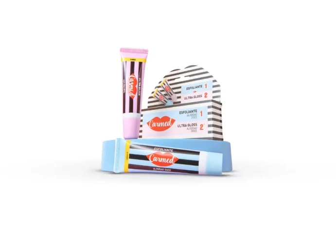 Lançamento é composto por esfoliante e ultragloss com design assinado por Giovanni Bianco Carmed passa a ter kit SOS Lábios
