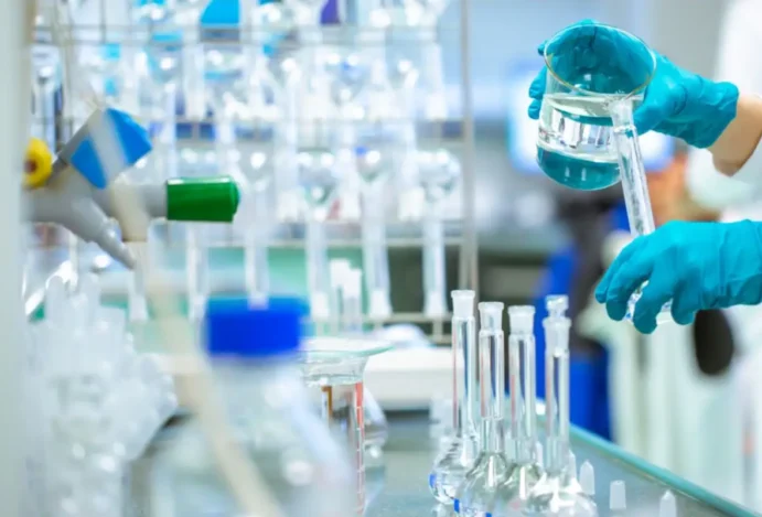 Gigantes do setor vêm consolidando o Brasil como polo estratégico Confira quem lidera aportes em P&D na indústria farmacêutica