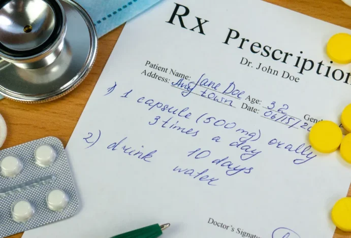 Proposta substitui norma anterior que previa divisão por classes terapêuticas Projeto propõe uso de cores para diferenciar receitas de remédios