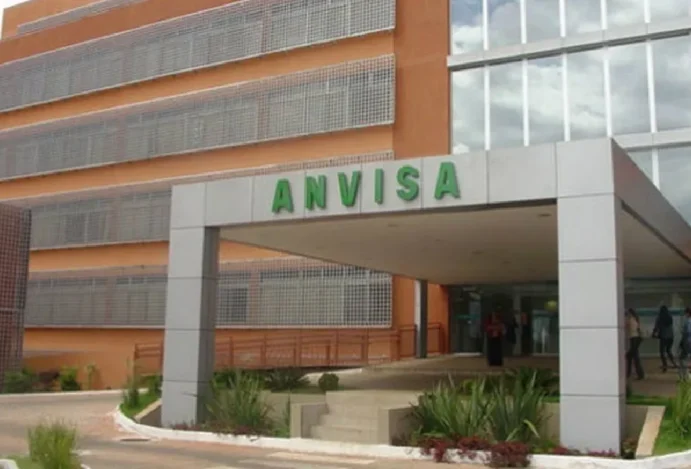 Tarifaço incentivou governo a agilizar registros da Anvisa