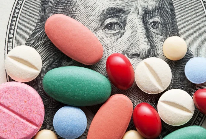 Donald Trump anuncia taxa de 100% em produtos farmacêuticos