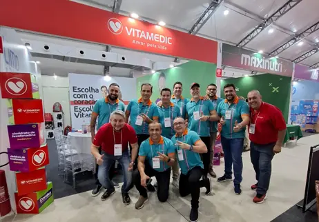 Equipe da Vitamedic fechando bons negócios na feira