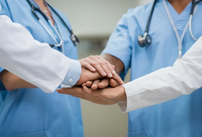 relacoes industria farmaceutica medicos