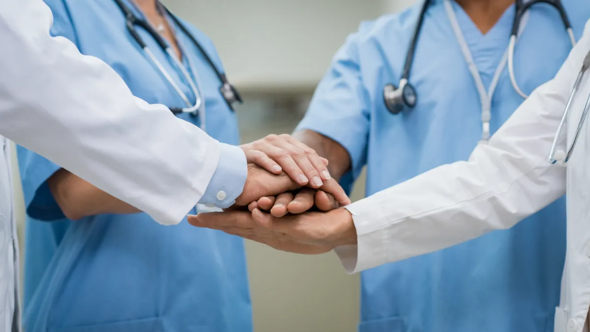 relacoes industria farmaceutica medicos